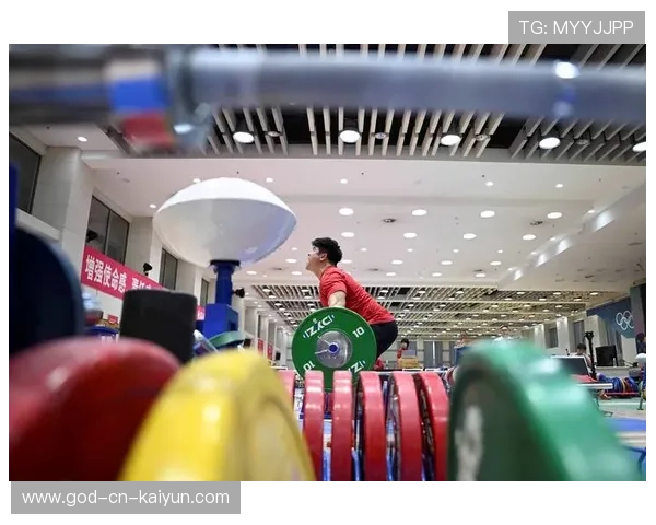 举重训练营与高校体育科研机构合作，举重国家训练基地